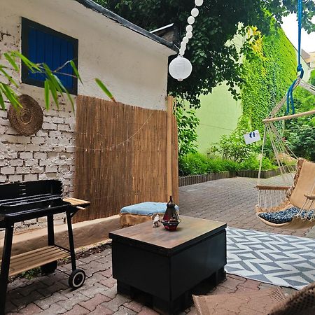 Vintage Room With Garden View Bratislava Luaran gambar
