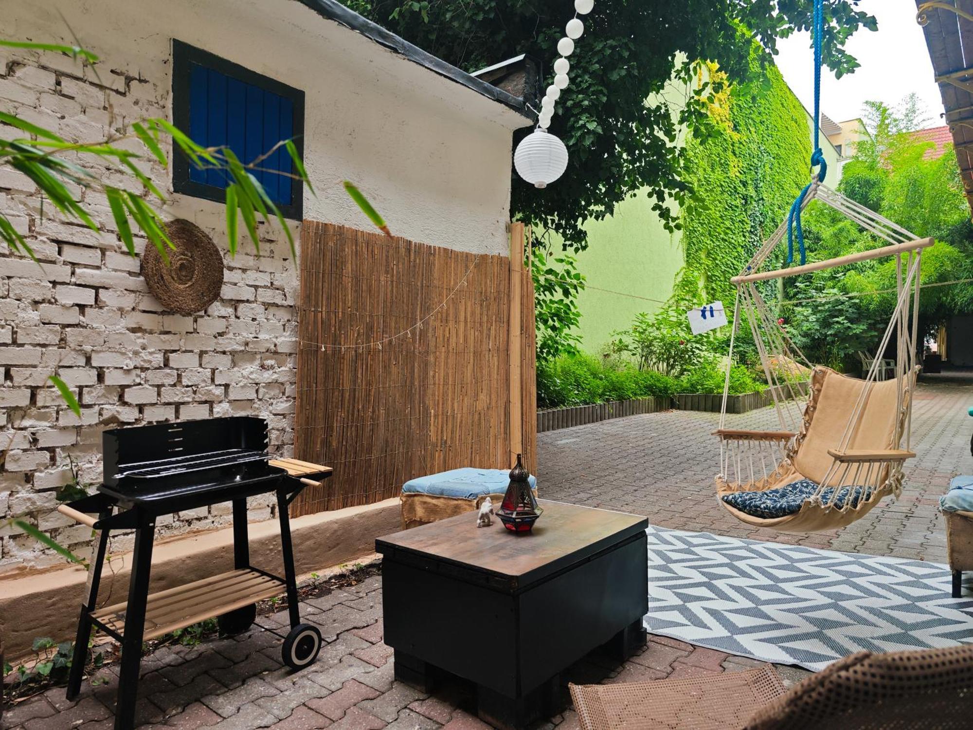 Vintage Room With Garden View Bratislava Luaran gambar