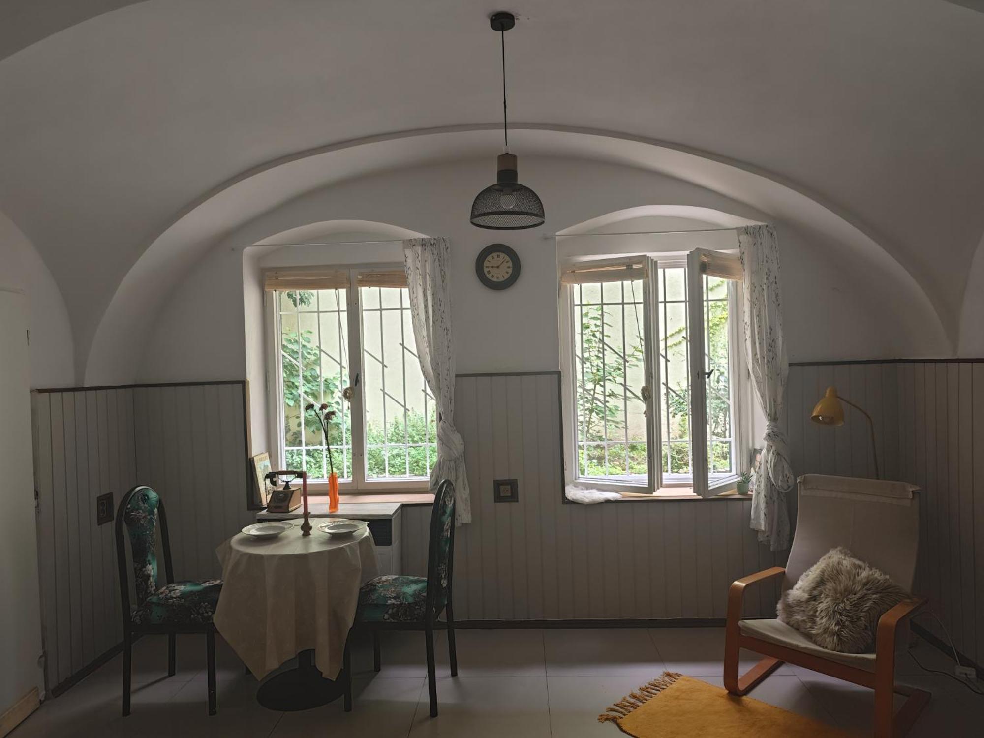 Vintage Room With Garden View Bratislava Luaran gambar
